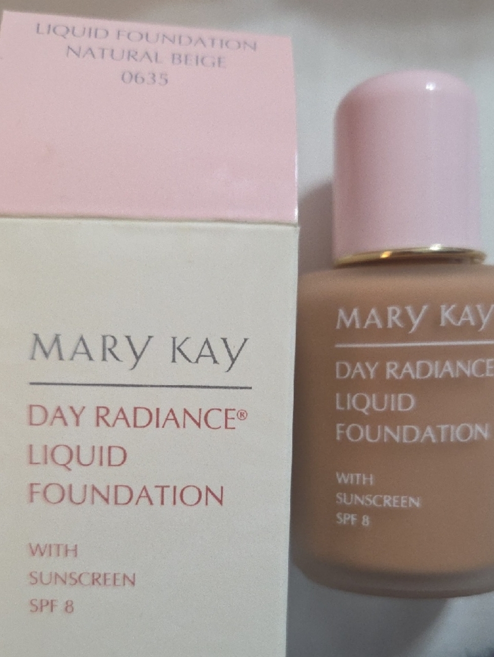NIB, Mary Kay Day Radiance Liquid Foundation - Natural Beige with Pink Cap